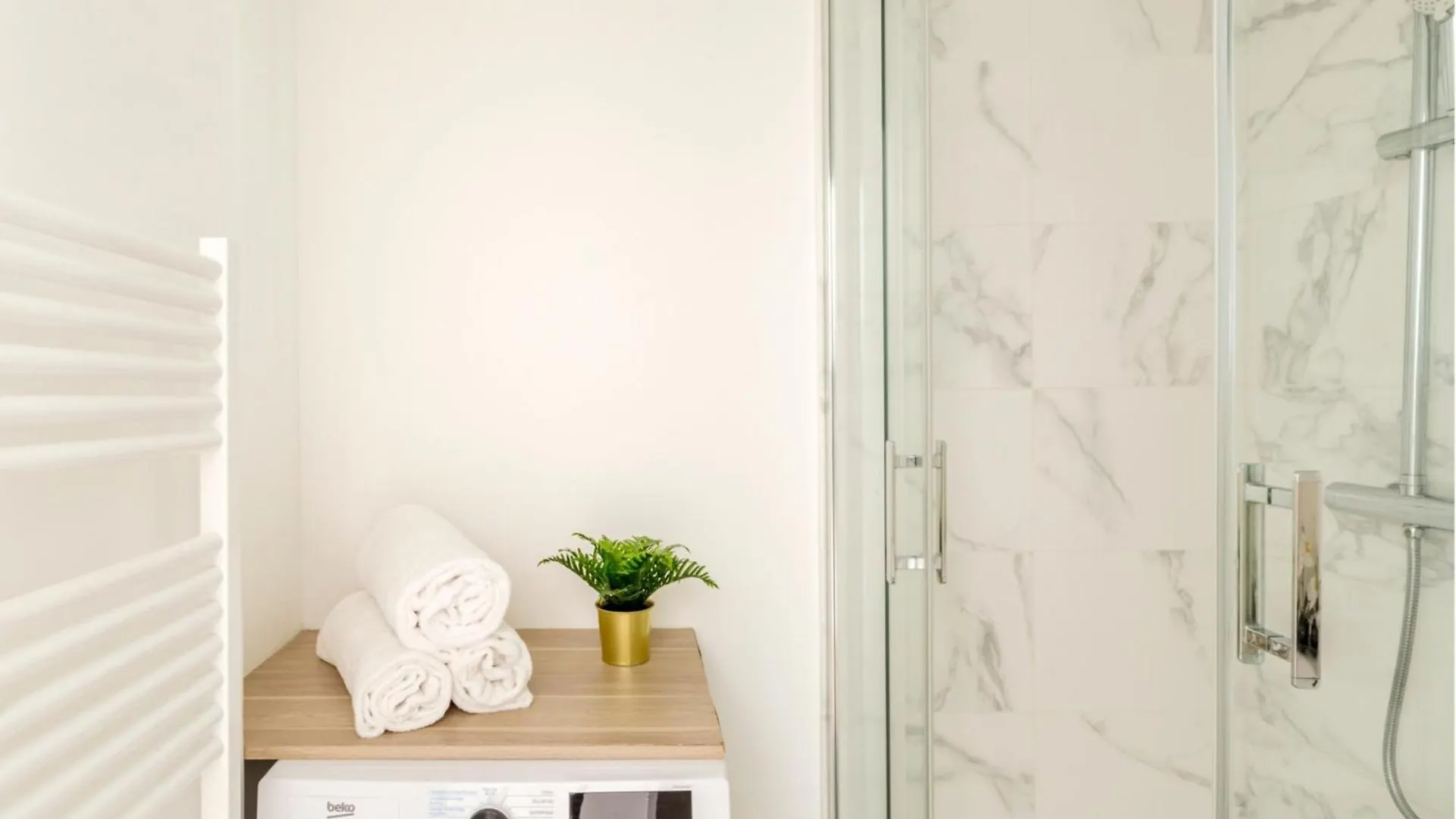 Apartment Merveil - Family Suite - Louvre - Aboukir VIII Paris France